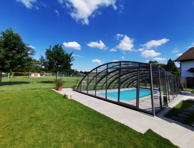 Hohe Schwimmbadüberdachung Aluna® Delta II Hohe Schwimmbadüberdachung Aluna® Delta II