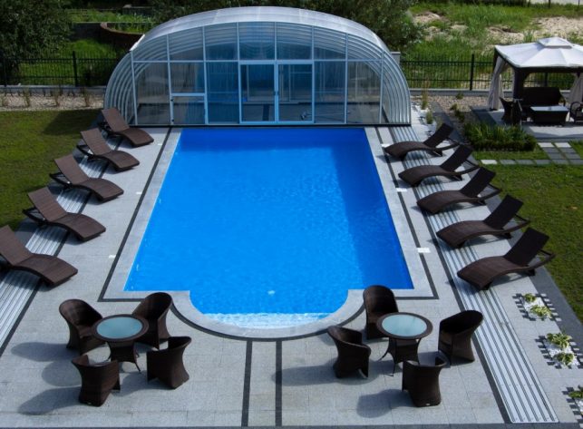 Hohe Poolüberdachung Aluna® Opera Hohe Poolüberdachung Aluna® Opera